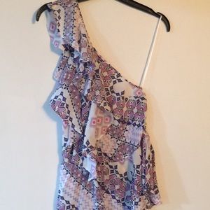 Multicolored asymmetrical top